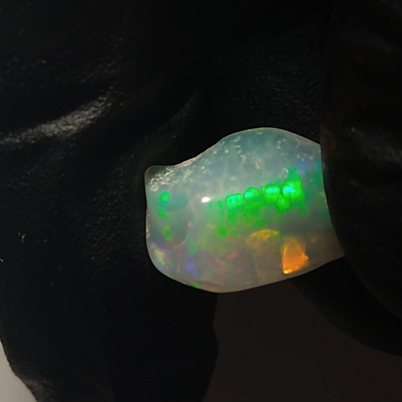 Very Bright Full Spectrum Opal With Honeycomb and Digit Patterns - Picture 16 of 16